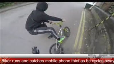 بالفيديو.. شاب يتصدى للص حاول سرقة عجوز في بريطانيا