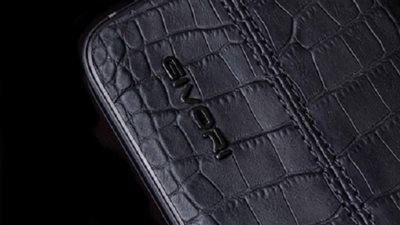 بالصور.. إصدار جديد لـ «جالاكسي إس 7 إيد» من الجلد الخالص