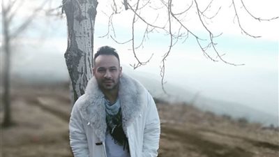 محمد عطية ساخرا من ملابسه في لبنان: