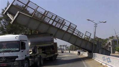 تحويلة مرورية بعد انهيار كوبري مشاة على طريق «القاهرة-الإسكندرية»