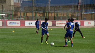 تدريبات استشفائية لأساسيي الأهلي بالمران الصباحي