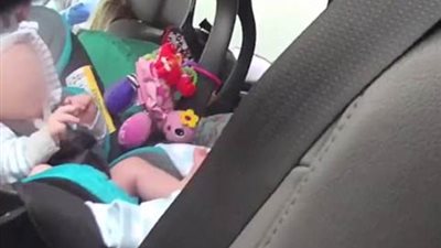 بالصور.. العثور على امرأتين فاقدتي الوعي بجرعة هيروين ومعهما طفلان