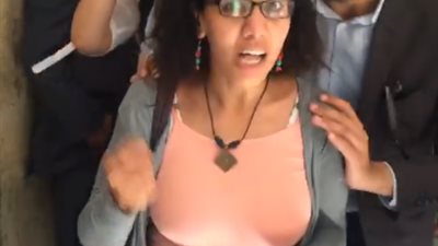 بالفيديو.. 5 مشاهد ترصد الفرحة بـ«إخلاء سبيل مالك عدلي».. المحكمة تقرر إطلاق سراح المتهم بالتظاهر ضد«تيران وصنافير».. أصدقاؤه يحتفلون بالرقص والزغاريد..زوجته تزف الخبر لابنته..والن