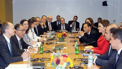 سحر نصر تبحث مع نائبى رئيس البنك الدولى دعم مشروع الصرف الصحى