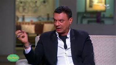 عباس أبو الحسن يروي موقفا كوميديا أثناء تصوير فيلم «مافيا» مع السقا