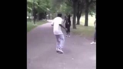 بالفيديو.. سقوط مروع لشاب أثناء «نط الحبل»