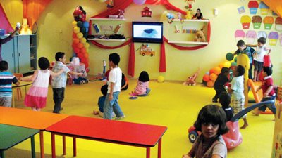 إرسال طفلك إلى الحضانة.. قرار يستحق الدراسة