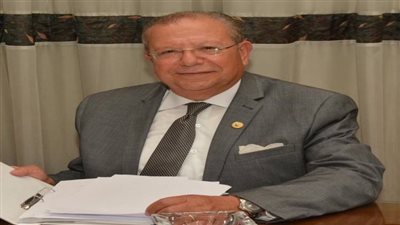 مصرفي يكشف أسباب تحسن سعر صرف الجنيه أمام الدولار