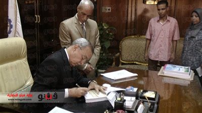 بالصور.. محافظ قنا يعتمد نتيجتي الشهادة الإعدادية والابتدائية