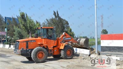 بالصور.. رئيس مدينة كفر الشيخ يتفقد نظافة وتجميل الطريق الدولي