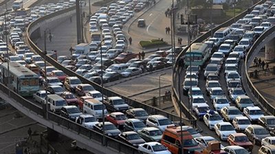 كثافات مرورية أعلى كوبري أكتوبر بسبب 3 حفر