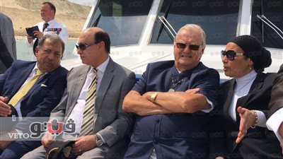 بالفيديو والصور.. تفاصيل زيارة أمير الدنمارك لقناة السويس