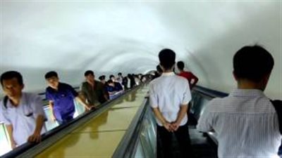 بالفيديو.. لقطات نادرة للسلالم المتحركة داخل مترو أنفاق كوريا الشمالية