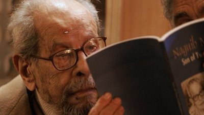 نجيب محفوظ يرفض مقابلة حسن البنا