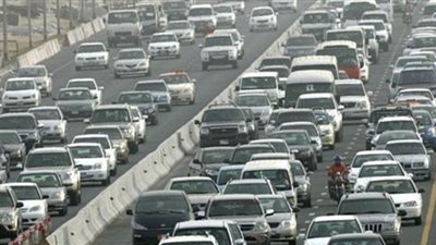 انقلاب سيارة نقل يتسبب في شلل مروري أعلى طريق الأوتوستراد