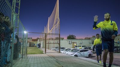 التعاون ينهي استعداداته لمواجهة الرائد بمشاركة عماد متعب (صور)