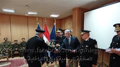 بالصور.. رئيس أكاديمية الشرطة يجتمع بمأمورى الأقسام والمراكز