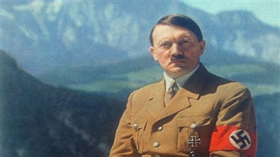 بيع البدلة العسكرية لهتلر وزجاجة سم في مزاد بألمانيا مقابل 600 ألف يورو