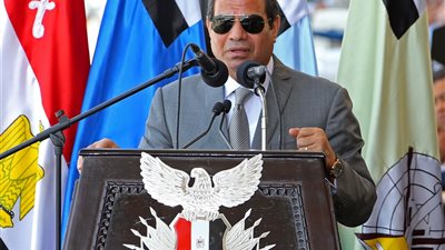 حديث السيسي يطيح بوزير التموين.. قبول استقالة خالد حنفي.. وإحالته لنيابة الأموال العامة في «فساد القمح» ومنعه من السفر.. وتعديل وزاري يشمل حقائب «الصحة والتعليم والاستثمار والتعليم العا