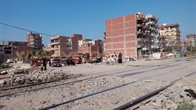 بالفيديو والصور.. غلق المزلقان الجديد بالشرقية يغضب الأهالي