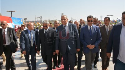 وصول إبراهيم محلب جامعة أسيوط لإطلاق مؤتمر المشروعات القومية