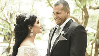 عروس تخطف الأنظار بـ4 إطلالات ساحرة في حفل زفافها (صور)