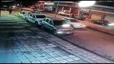 بالفيديو.. العناية الإلهية تنقذ شابا من حادث سير مروع في عمان