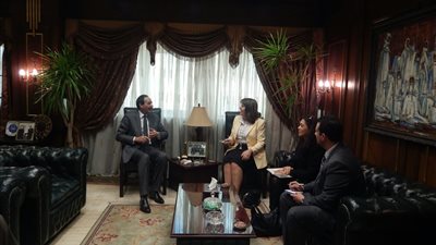 قنصل بريطانيا يتفقد ميناء الإسكندرية ويبحث التعاون المشترك