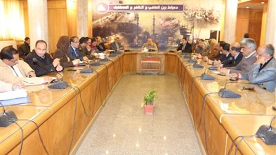 محافظ دمياط يتابع تأمين المديريات الخدمية ومجالس المدن