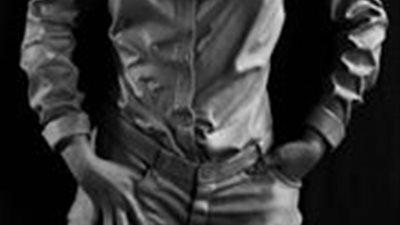 بالفيديو والصور.. نحات يثير جدلا بتقليد تفاصيل الجسد البشري بدقة