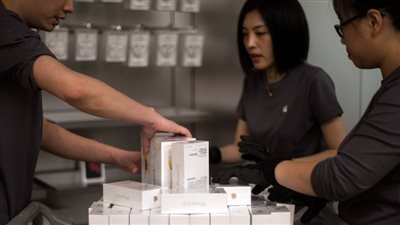 أبل تخفض إنتاجها من هواتف أيفون لقلة المبيعات