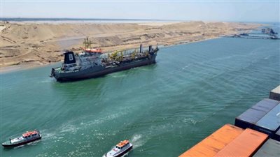 عبور ٥٧ سفينة بقناة السويس بحمولات ٢.٩ مليون طن