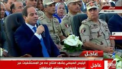 بالفيديو.. السيسي معترضا على حديث وزير الصحة: «المدير هو اللي يرد»