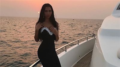 بالفيديو والصور.. رجل أعمال يمنح زوجته خاتما بـ 8 ملايين دولار