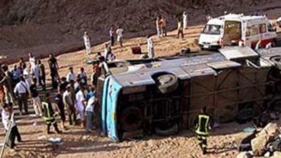 إصابة شخصين في انقلاب أتوبيس ركاب بطريق «رأس غارب - الغردقة»