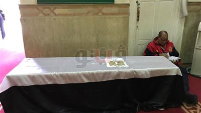 أبو زيد ونجوى إبراهيم وأحمد موسى يصلون جنازة سمير زاهر