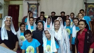 بالصور.. مطرانية طهطا تنظم لقاء للفتيات المقبلات على الخطوبة