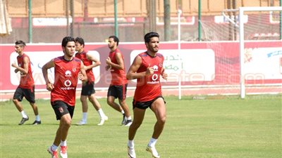 عبد العزيز يقود تدريبات مستبعدي الأهلي من موقعة الاتحاد