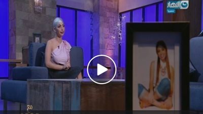 بالفيديو.. دعاء صلاح تحلق شعرها تضامنا مع مرضى السرطان