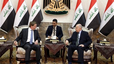 النجيفي يبحث مع السفير البريطاني بالعراق أزمة كركوك