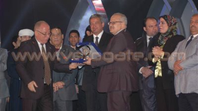 بالصور.. جامعة القاهرة تفوز بدرع التميز في مهرجان «إبداع 4»