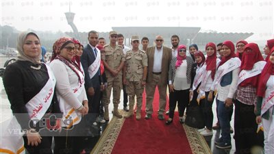 بالصور.. رئيس جامعة حلوان يزور النصب التذكاري