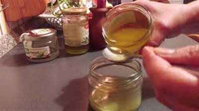 أقوى وصفة طبيعية لوقف تساقط الشعر وتقويته (فيديو)