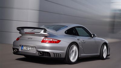 بورش تطلق مجموعة سيارات كهربائية