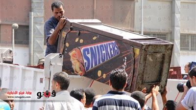 بالفيديو والصور.. حملات إزالة الإشغالات تتواصل بالميادين لإعادة هيبة الدولة والقانون.. قوات خاصة تؤمن الحملات.. نائب مدير أمن الجيزة:20 ألف جنيه وسنة حبس للمخالفين.. والباعة: هنروح فين