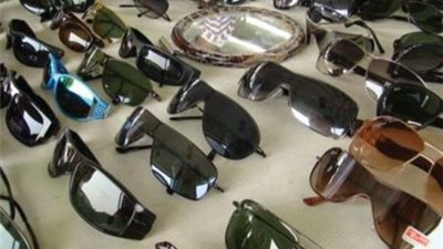 أحباط محاولة روسي لتهريب نظارات 