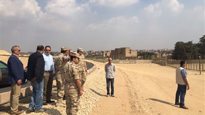 محلب ووزير الآثار يتفقدان مشروعي تطوير هضبة الأهرامات والمتحف الكبير