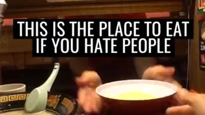 أغرب مطعم ياباني لكارهي التعامل مع البشر (فيديو)