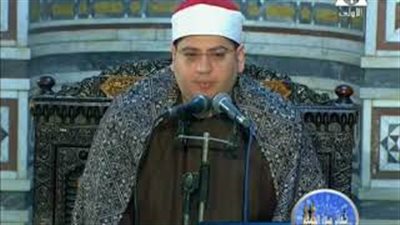 بدء شعائر صلاة الجمعة من مسجد السيدة زينب (فيديو)