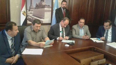 بالصور.. محافظ اﻹسكندرية يعتمد نتيجة «اﻹعدادية» بنسبة نجاح 79.8 ٪‏